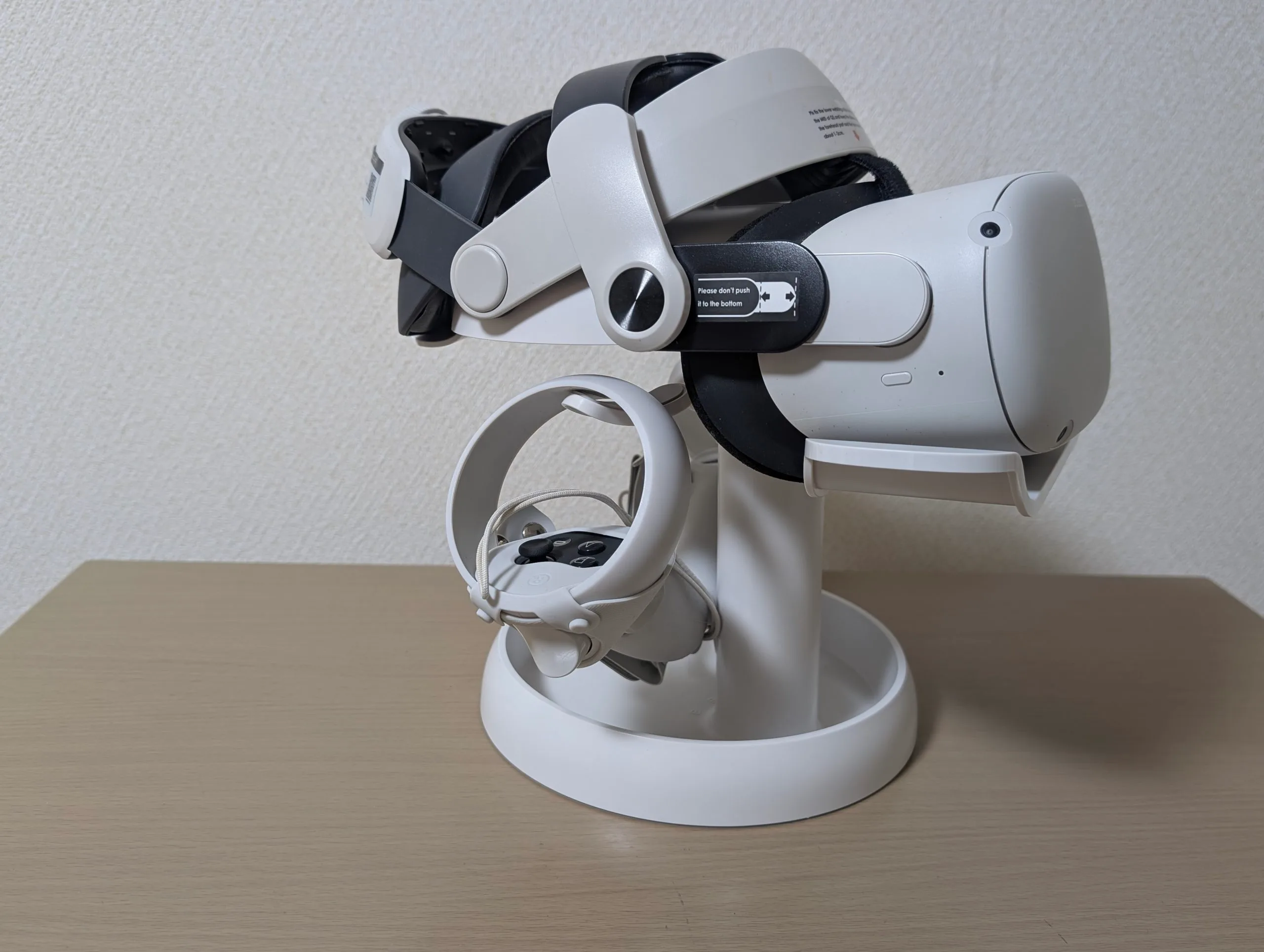 QuestやPICOなどに幅広く対応、「AMVR UNIVERSAL VR STAND」レビュー