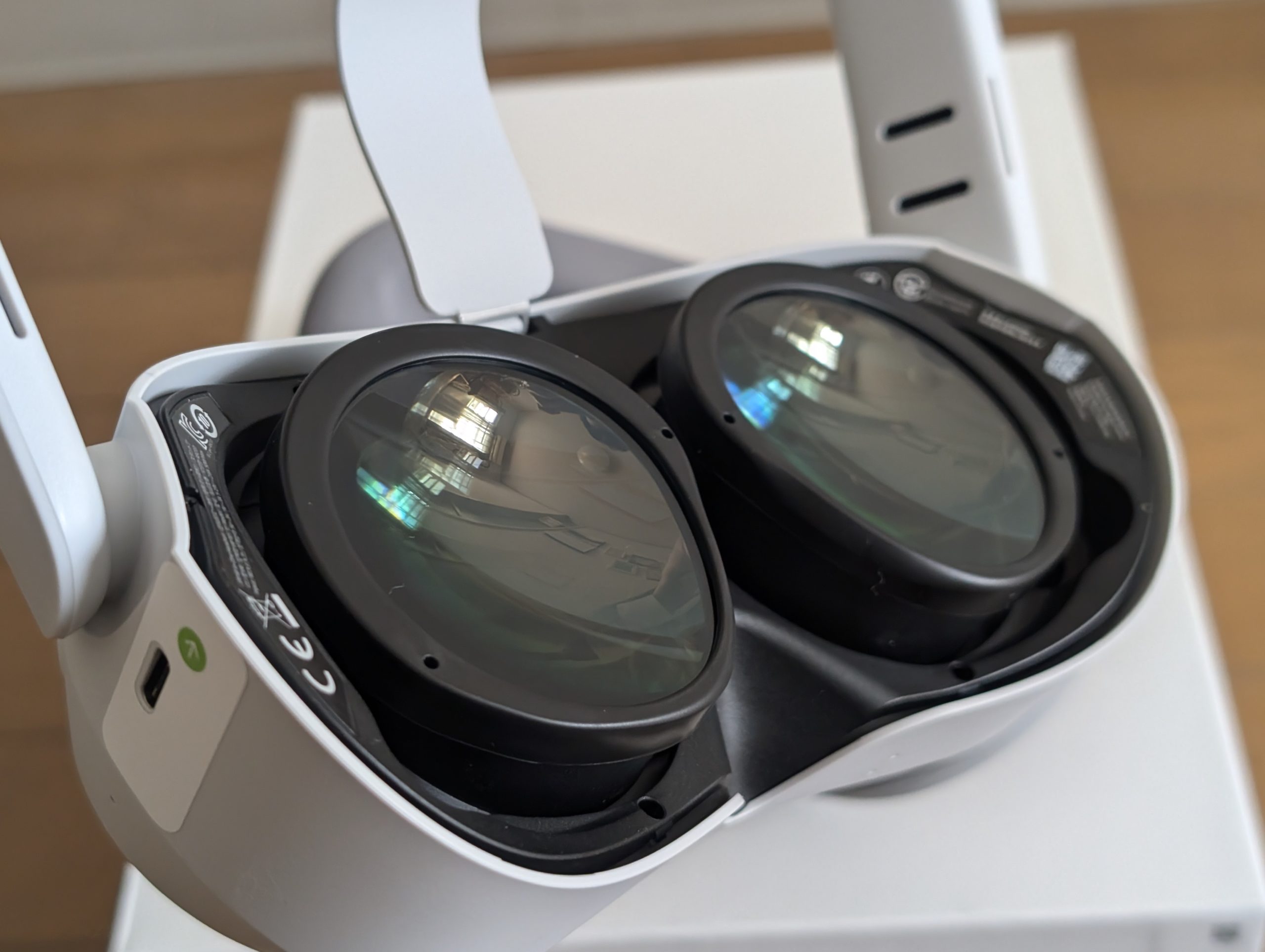 VRChat】PCVR目的で検討する「PICO 4 Ultra」 | ぴけっとガジェット